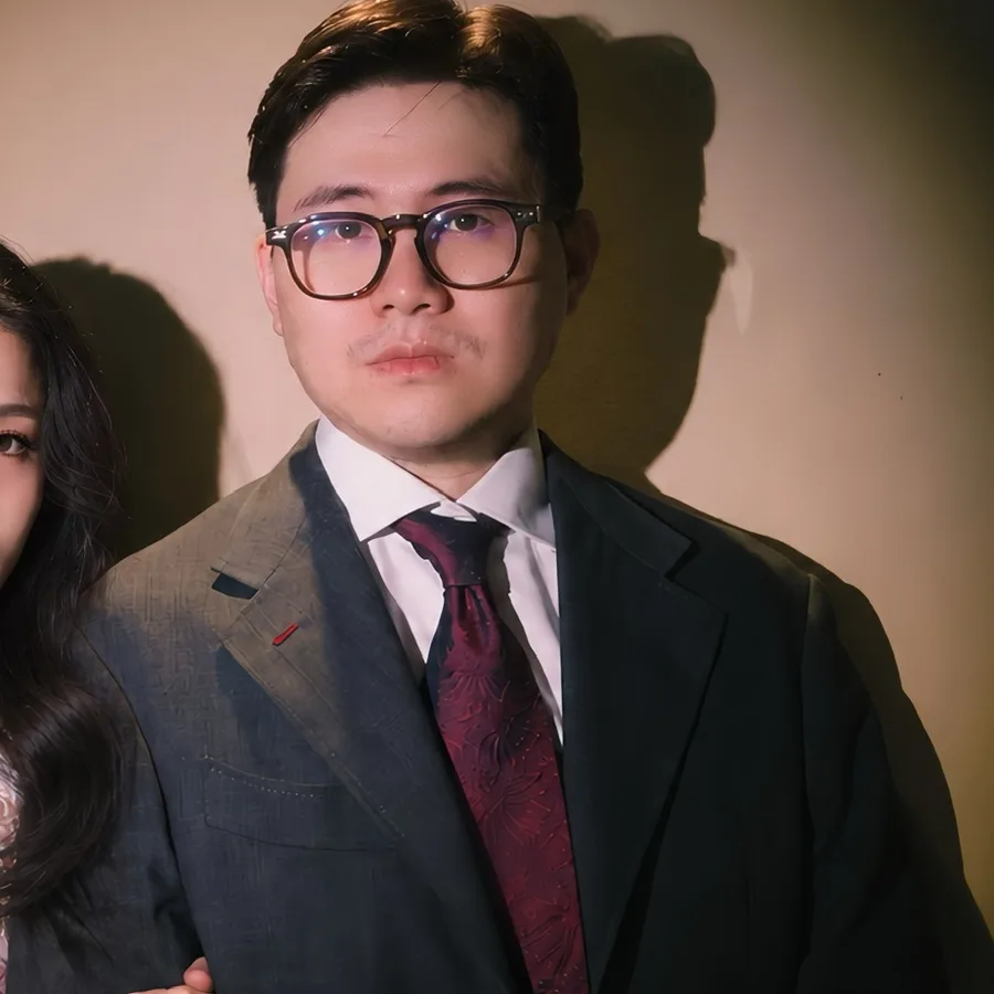 Kỳ Nam dưới ánh đèn spotlight