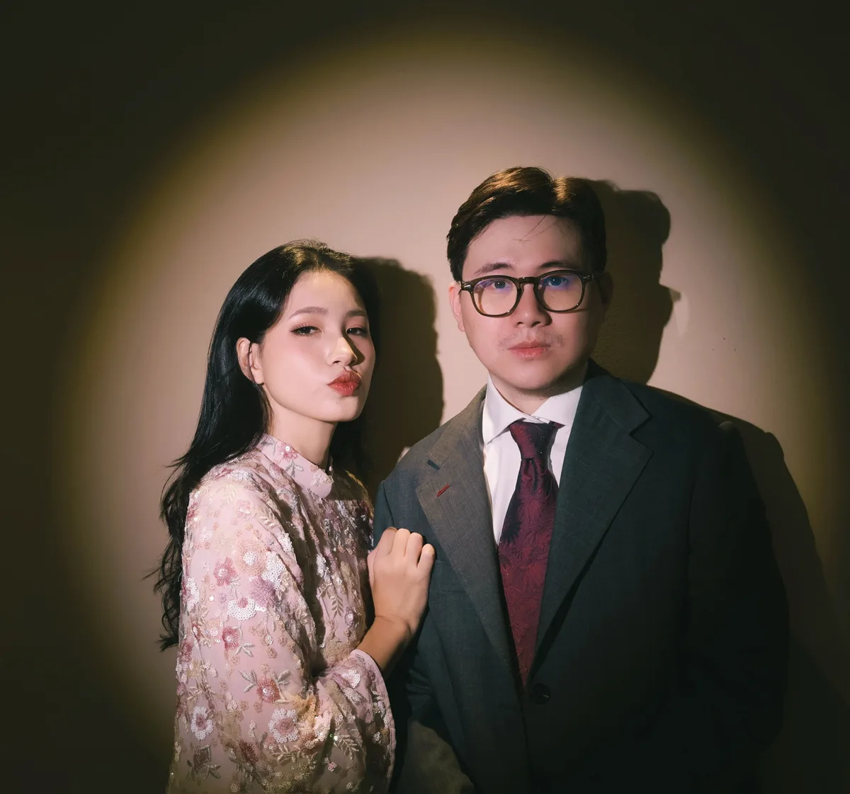 Minh Phương trao nụ hôn gió, Kỳ Nam đứng cạnh